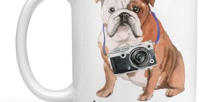 Taza de cafe con diseño de bulldog ingles fotografo